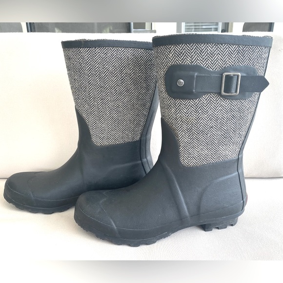 Chooka | Matte Black & Herringbone Mid-Rise Rain Boot - Picture 2 of 11